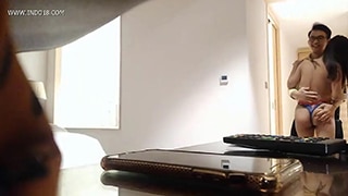 Siskaeee Menggoda Dan Menggairahkan Room Boy Dengan Aksi Ekshibnya