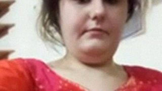 Tante Pakistan Memamerkan Payudara Dan Vaginanya