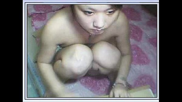 Gadis Cina Mungil Melebarkan Kakinya Di Depan Kamera, Siap Dimainin