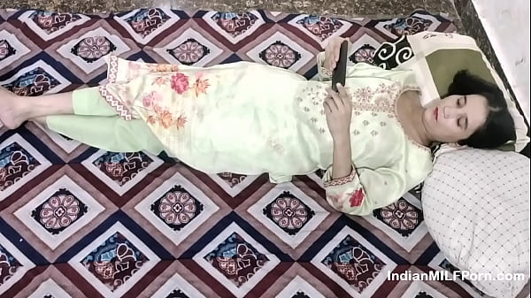 Cewek India Nonton Bokep Di Hp, Dijembrengin Abis-abisan Sama Kakak Tiri, Suara Hindi Bikin Makin Panas