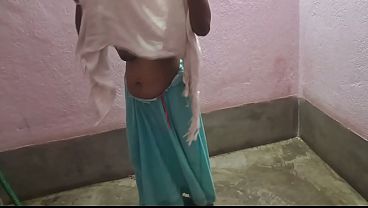 Desi Cewek Baru Super Seksi, Jago Ngegesek Batang Pisang Gede Sampe Basah Kuyup