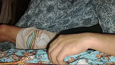 Malam Tadi, Ibu Tiri Sialan Bikin Gue Makin Nafsu, Gue Colokin Dua Jari Ke Memeknya Sampe Muncrat Keluar Cairan Gatalnya.
