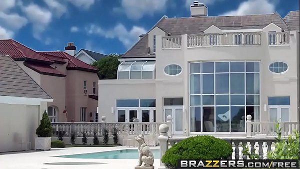 Brazzers – Pantat Gede Doi Ngehe, Dua Kontol Masuk Sekaligus Ke Memek Dan Bolongin Duburnya Adegan Hot Bareng Angelina Valentin