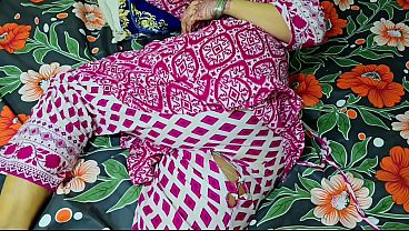 Ibu Tiri Celana Ketatnya Robek, Anak Tiri Langsung Ngegilis Memek Ibunya Sampai Bokong Bundar Meraung.