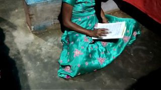 Desi Bhabhi Yang Nakal, Digitui Gurunya Saat Asyik Membaca Buku