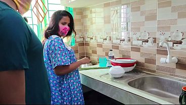 Bhabhi Kesepian Berbagi Kemesraan Dengan Devar Dalam Adegan Panas