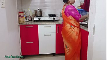 Bokep India Bhabhi Mesum Di Dapur, Ngentot Keras Dengan Kontol Besar