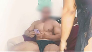 Hanya Aku Dan Ayah Tiriku Di Rumah, Ibu Sedang Keluar