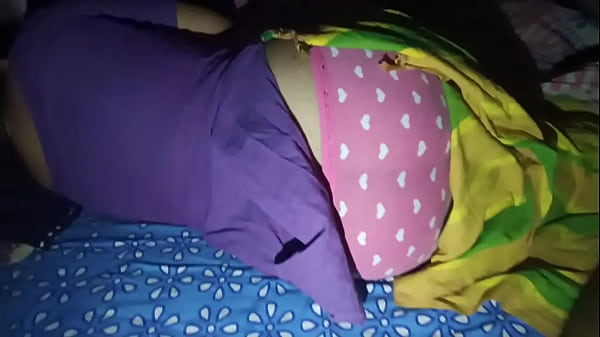 Desi Bhabi Dengan Salwar – Bokong Besar Tertekan