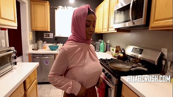 Goyangannya Bikin Mabuk, Si Hitam Montok Berhijab Ini Jagonya Numpang—lily Starfire Bikin Basah.