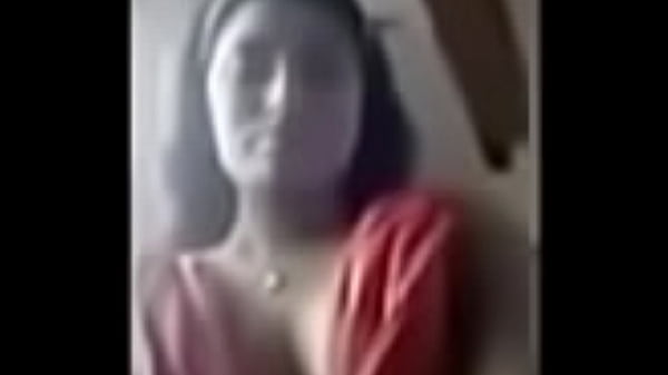 Cewek India Pamer Tetek Gede Sampe Ngecesin, Bikin Pengen Gigit.