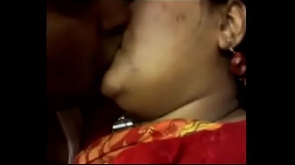 Desi Aunty, Panggil Aku Pakai Suara Serak Sambil Sentuh Dadamu Yang Montok.