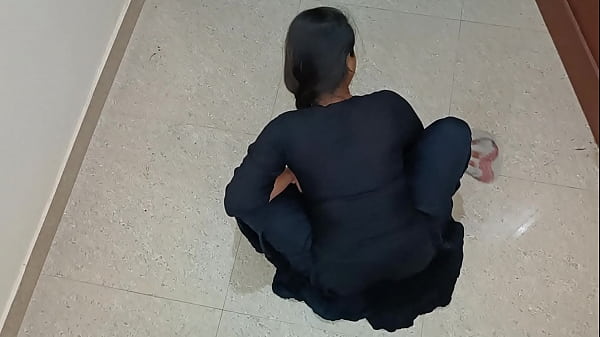 Pembantu India Seksi Menggoda Majikan Dengan Rayuan Mesra Dan Suara Erotis Yang Jelas