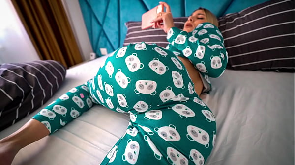 Adik Tiri Ketahuan Nonton Film Biru, Lalu Kutolong Dia Climax Dan Minta Dikremi