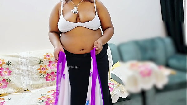 Bidadari India Dalam Sari Yang Menggoda