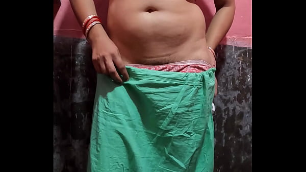 Istri Desi Merapikan Bulu Kemaluannya Yang Basah