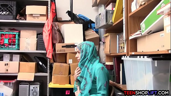 Gadis Arab Pencuri Toket Digebuki Habis-habisan Satpam