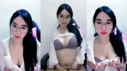 Amerlita Si Kacamata Seksi, Bikin Liur Meleleh Tiap Kali Liat