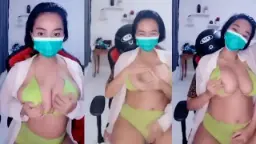 Chiaasandra Remesin Susu Montok Sampe Muncrat Air Mani