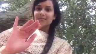 Gadis Desa Cantik Angkat Rok, Belek Pussy Basah Siap Digilir.