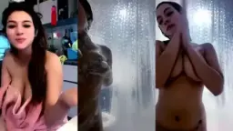 Kak Mozara Bugil Total Mandi Di Live, Keliatan Semua Bagian Basah Kuyup Bikin Makin Erotis.