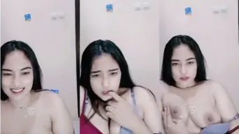 Kak Xaquila Remas Tetek Bling-bling Sampe Muncrat, Bikin Ngilu