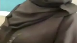 Ngentot Pertama Kali Sama Pelacur Arab, Si Bego Mesum Ngerasain Kontolnya Digeprek Sama Memek Sange.