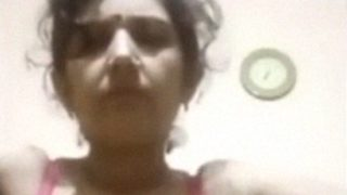 Tante Sada Bangalore Pamer Kontol Basah Pas Video Call, Minta Digojlok Sampai Crot.