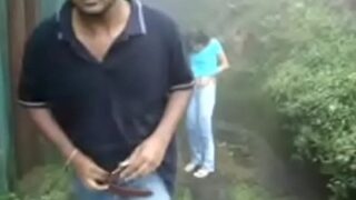 Video Mesum Tamil Pasangan Horny Ngewe Di Tengah Hujan Deras Bikin Basah Kuyup Dan Makin Gairah.