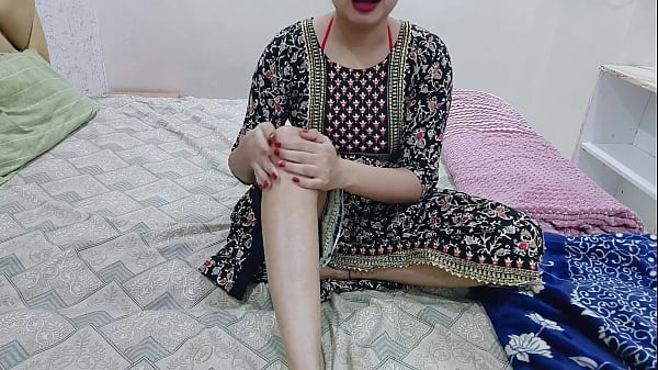 Kakak Tiriku Sendirian Di Kamar, Aku Pun Masuk Dan Mulai Memijat Tubuhku, Memainkan Memekku Di Malam Hari, Sementara Kakak Tiriku Melihat Dengan Nafsu.