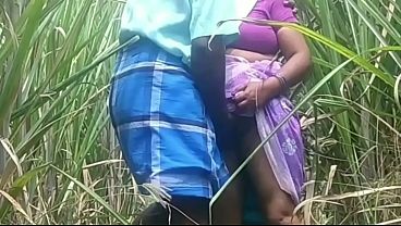 Desahan Panas Pasangan Desa India Bercinta Liar Di Alam Terbuka