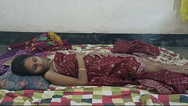 Desi Bhabhi K Padosi Ne Gaand Faad Choda, Jor Se Chilla Rahi Thi