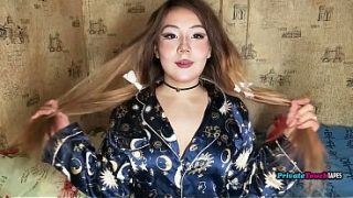 Gadis Gemuk Rusia Dengan Paha Gede Ngegenjot Pussy Sempitnya Pake Dildo Yang Udah Nancep Dalem