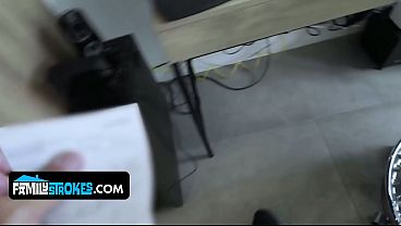Gadis Latin Remaja Menggoda Ayah Tirinya Dengan Tubuh Mulusnya Yang Bikin Ngiler.