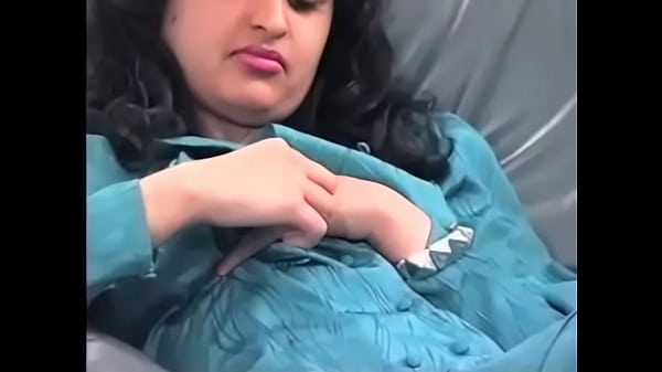 Ravina Si Gadis Desi, Bikin Ngaceng Tiap Gerakan, Pengen Digebukin Sampe Minta Ampun.