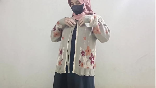 Gadis Berhijab Main Timun Buat Bikin Diri Sendiri Makin Basah Dan Liar.