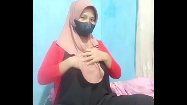 Gadis Berjilbab Ngentot Pakai Dildo Sampai Crot Basah Kuyup.