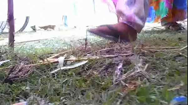 Desi Lagi Pipis, Crotnya Deras Basahin Semua.