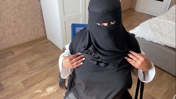 Istri Arab Lagi Baca Cerita Mesum Sambil Ngelocokin Diri Sendiri