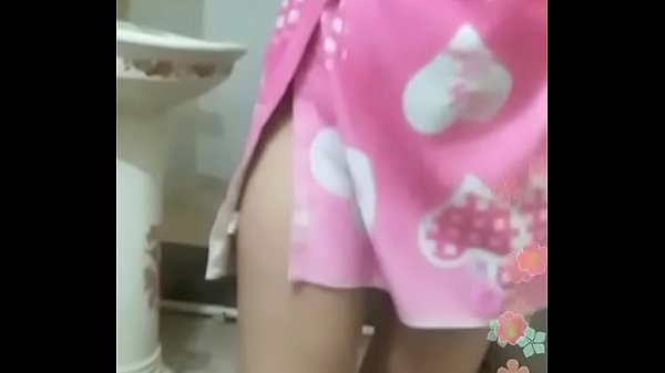 Desi Mandi: Tubuh Basah Kuyup Siap Dimakan, Airnya Bikin Muncrat!