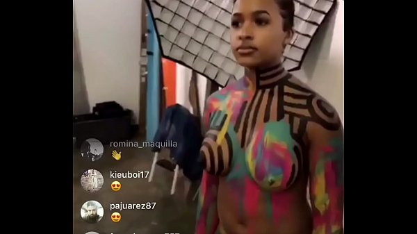 Tonton Live Instagram-nya, Putingnya Nyempil Keluar Bikin Makin Panas!
