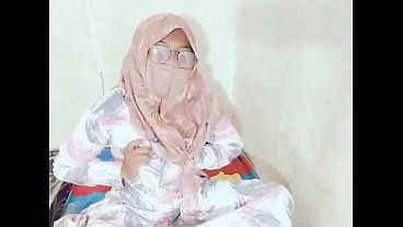 Tante Seksi Indonesia Viral Colmek Pakai Botol, Bikin Makin Basah Dan Menggoda.