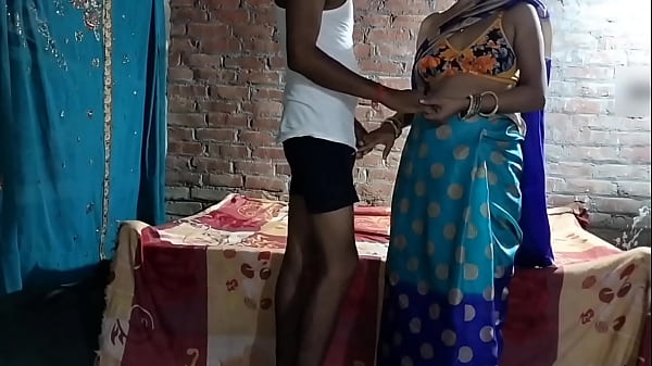 भाभी ने देवर के संग मस्ती में ऐसा चोदा कि उसकी चूत से रस टपकने लगा