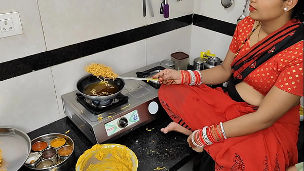 Komal Lagi Bikin Kue Kering Di Diwali, Si Adik Ipar Ngidam Banget Sama Kakak Iparnya.