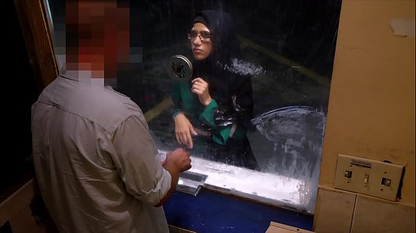 Arab Malu Besar – Cewek Arab Nekat Ngewe Demi Duit Di Motel Becek, Pelacur Kelaparan!