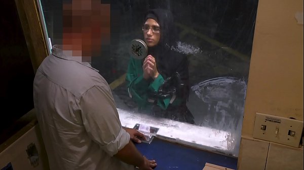 Arab Telanjang – Gadis Pengungsi Muslim Cantik Butuh Tangan, Malah Dapat Kontol Panas