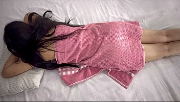 Bule Cewek Nri Minta Pantatnya Diurut Pelayan, Abis Itu Ngentot Memek Sambil Pantat Gede Digoyang.