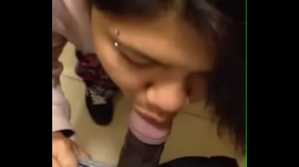 Desi Cewek Nikmatin Ngewe Mulut, Ngecapin Kontol Basah Kenceng!