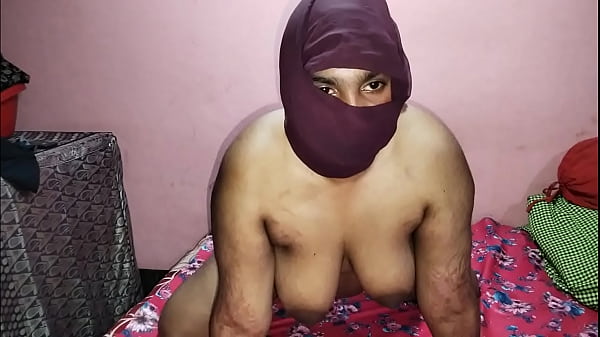 Make-up Wala Gandu Ghar Me Hi Hot Indian Model Client Ki Chut Faad Di, Hindi Audio Ke Saath Jordaar Chudai.