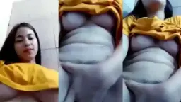 Abg Montok Toketnya Bulat Semok, Omek-omek Sambil Baju Kuning Direnggut.